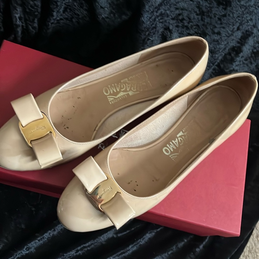 Creamy light Salvador ferragamo kitten heel size 6 bow bows nude light flesh